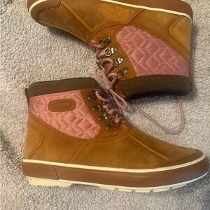 KEEN Women's Pink and Tan Winter Boots